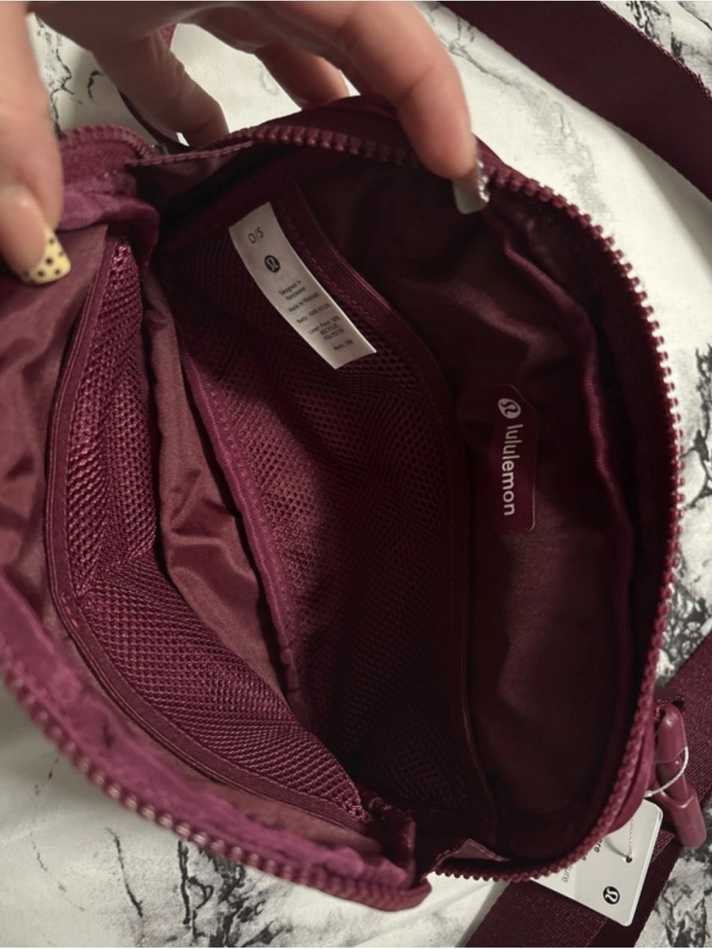 lululemon athletica Everywhere Belt Bag - Burgundy - Picture 3 of 6